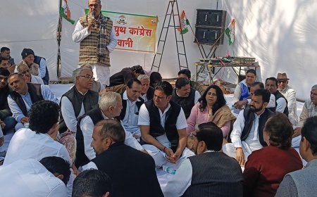 भिवानी में कांग्रेस का मनरेगा बहाली को लेकर प्रदर्शन:अनिरुद्ध चौधरी बोले- गारंटी एक दिन की भी नहीं, प्रदीप गुलिया ने कहा- हकों की लड़ाई लड़ेंगे