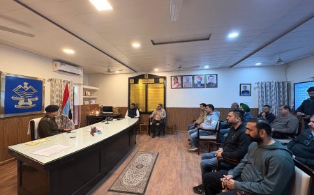 मोबाइल मंत्रा दुकान मे हुई चोरी की वारदात को लेकर विधायक शिव अरोरा ने व्यापारी संग की एसएसपी से  मुलाक़ात! जल्द से जल्द   घटना का खुलासा करने की रखी मांग*