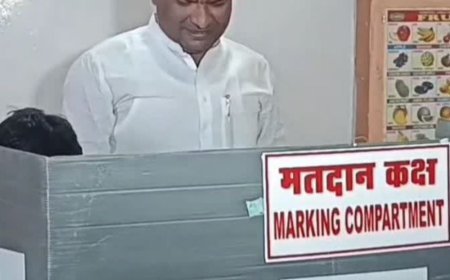 महाराष्ट्र जिला परिषद चुनाव में नाबालिगों ने वोट डाले:दावा- सोलापुर में उम्मीदवार के बेटे ने वोटिंग की; संभाजीनगर में भी विधायक बेटे को लेकर पहुंचा