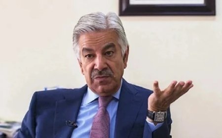 पाकिस्तान युद्ध में शहीद हुए सैनिकों को उचित सम्मान नहीं देता: Pak रक्षा मंत्री ख्वाजा आसिफ का बड़ा कबूलनामा