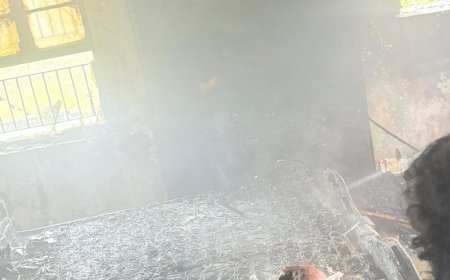 डॉक्टर के आवास में शॉर्ट सर्किट से लगी आग:मऊ में लाखों का सामान जला, फायर ब्रिगेड ने आग पर पाया काबू