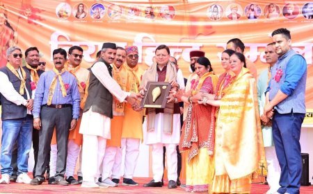 मुख्यमंत्री धामी देहरादून में आयोजित विराट हिंदू सम्मेलन में पहुंचकर उपस्थित विशाल जनसमूह को संबोधित किया।*