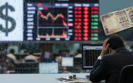 Share Market में हाहाकार के बीच Rupee को भी लगा झटका, Dollar के मुकाबले 17 पैसे फिसला