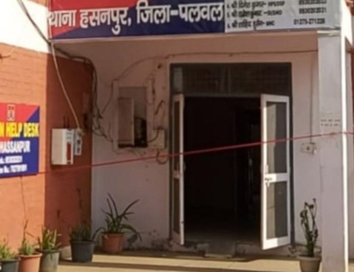 पलवल में दुकानदार पर 15 हथियारबंद बदमाशों का हमला:लोगों ने एक आरोपी दबोचा, देसी कट्टा छीनकर पुलिस को सौंपा