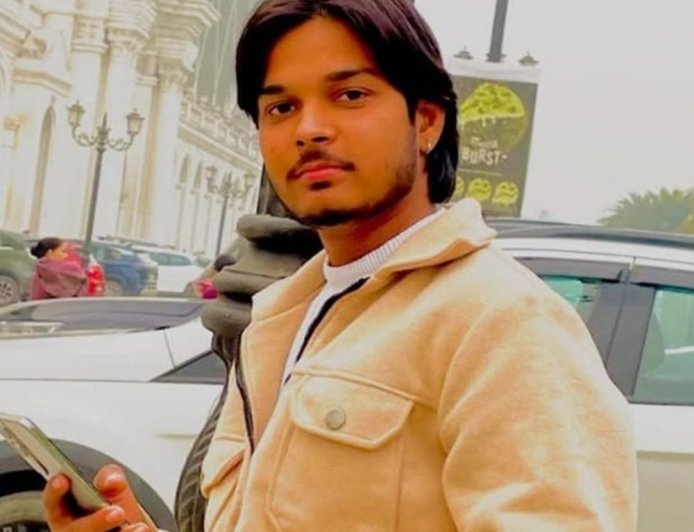 फरीदाबाद में 3 बहनों के इकलौते भाई की मौत:ऑटो ने बाइक को टक्कर मारी, BA का स्टूडेंट, डेढ़ घंटे एम्बुलेंस में पड़ा रही बॉडी