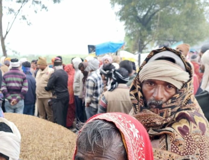 इटावा में युवक ने फांसी लगाई फांसी:भरथना कोतवाली क्षेत्र में घटना, पुलिस ने शव पोस्टमार्टम को भेजा