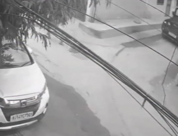 जयपुर में एक बार फिर काली थार का आतंक, VIDEO:चार कारों को मारी टक्कर, लोगों पर जीप चढ़ाने की कोशिश