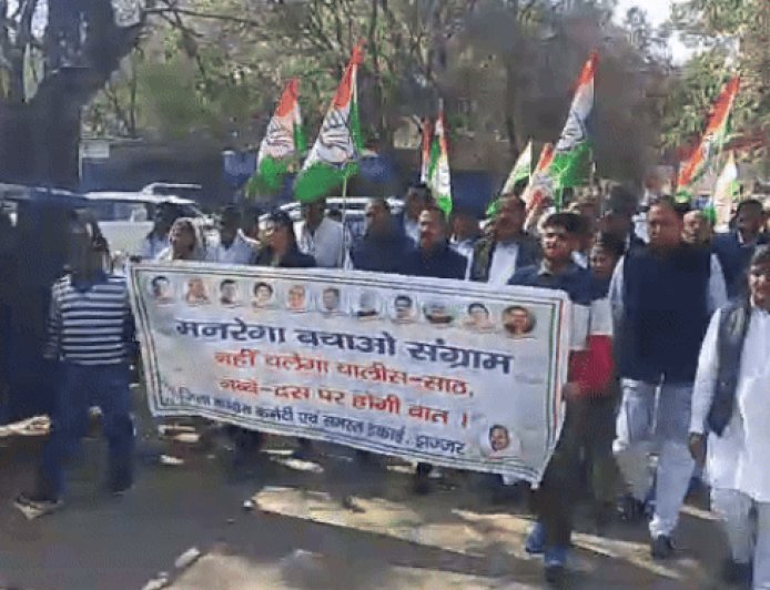 झज्जर में मनरेगा नाम बदलने पर कांग्रेस का प्रदर्शन:बोले नाम के साथ रोजगार गारंटी भी भाजपा ने की खत्म, सौंपा ज्ञापन