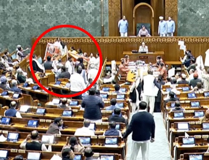 लोकसभा में PM मोदी की स्पीच टली:शाम 5 बजे भाषण से पहले विपक्षी महिला सांसदों ने प्रधानमंत्री की खाली कुर्सी घेरी, सदन गुरुवार तक स्थगित