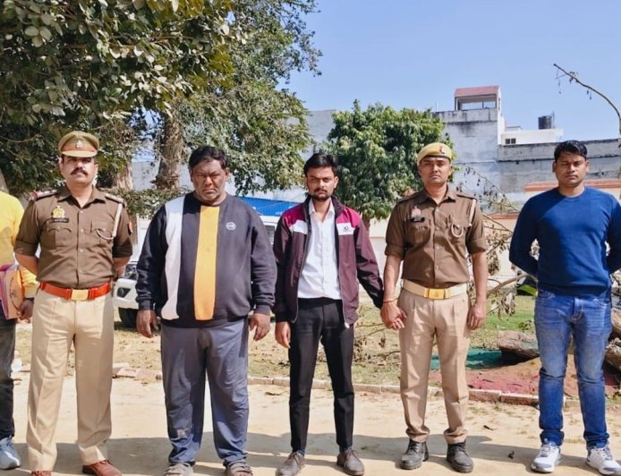 आजमगढ़ में ऑनलाइन ट्रेडिंग एप के माध्यम से साइबर ठगी:बैंक के एम्पलाई कॉल सेंटर के लोग चलाते थे साइबर ठगी का गिरोह दो गिरफ्तार, कई फरार
