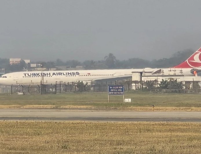हवा में धधका Turkish Airlines का इंजन, 236 यात्रियों की अटकी सांसें, Kolkata में हुई Emergency Landing