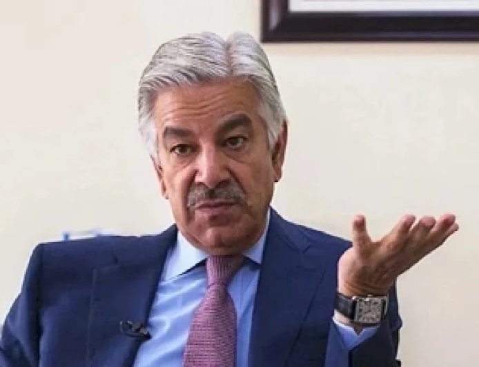 पाकिस्तान युद्ध में शहीद हुए सैनिकों को उचित सम्मान नहीं देता: Pak रक्षा मंत्री ख्वाजा आसिफ का बड़ा कबूलनामा