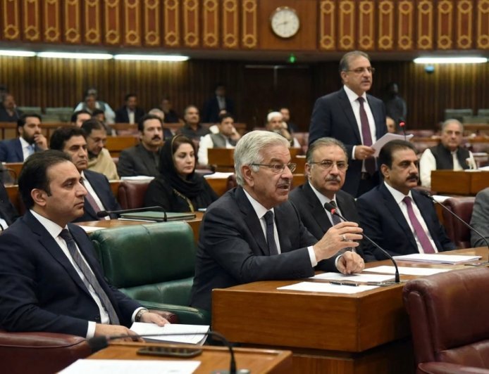 USA ने मतलब निकाला और हमें Toilet Paper की तरह यूज़ कर फेक दिया, America पर भड़के Pakistan के रक्षा मंत्री Khawaja Asif