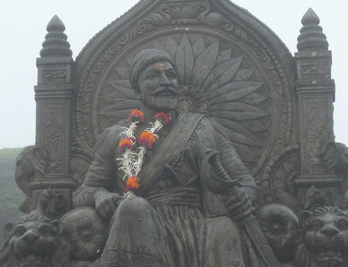 महाराष्ट्र कांग्रेस प्रमुख बोले- टीपू सुल्तान शिवाजी महाराज के बराबर:BJP बोली- सपकाल पागल हो चुके हैं; पुणे में पूर्व विधायक के पोस्टर जलाए, FIR