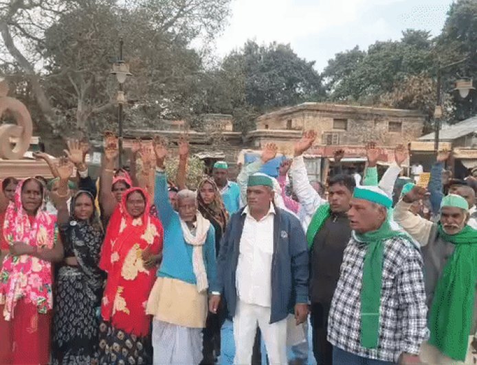 पुलिस कार्रवाई न होने पर किसान संगठन का धरना:किसान नेता बोले- समाधान न हुआ तो बड़े आंदोलन की दी चेतावनी