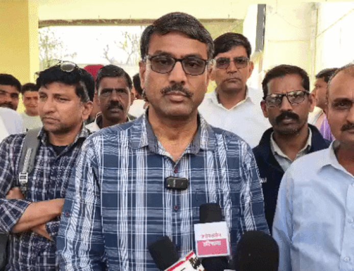 नारनौल में दो महीने बाद भी चोरी का खुलासा नहीं:घर से चोरी हुआ 18 तोला सोना-सवा किलो चांदी, ग्रामीणों ने की पुलिस से मुलाकात