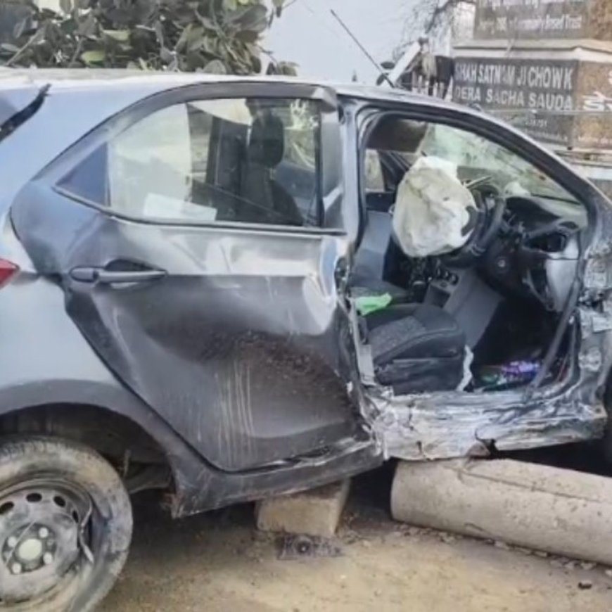 कैथल में पुलिस पोस्ट से टकराई कार, दो युवक घायल:शराब के नशे में थे युवक, कर्मचारी बाल-बाल बचे