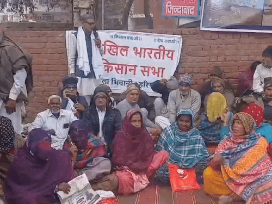 भिवानी में ग्रामीणों का प्रदर्शन:अंडरपास में जमा पानी निकालने की मांग, रेलमंत्री के नाम सौंपा ज्ञापन, बोले- समाधान नहीं हुआ तो देंगे अनिश्चितकालीन धरना