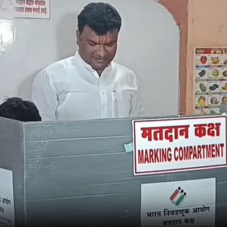 महाराष्ट्र जिला परिषद चुनाव में नाबालिगों ने वोट डाले:दावा- सोलापुर में उम्मीदवार के बेटे ने वोटिंग की; संभाजीनगर में भी विधायक बेटे को लेकर पहुंचा