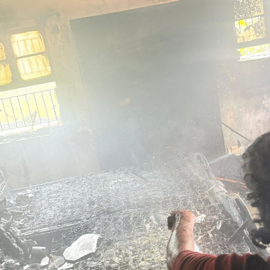 डॉक्टर के आवास में शॉर्ट सर्किट से लगी आग:मऊ में लाखों का सामान जला, फायर ब्रिगेड ने आग पर पाया काबू