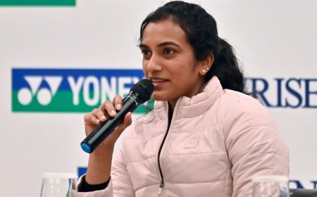 Iran-US टेंशन के बीच Dubai में फंसीं PV Sindhu, एयरपोर्ट पर धमाके से मची अफरातफरी