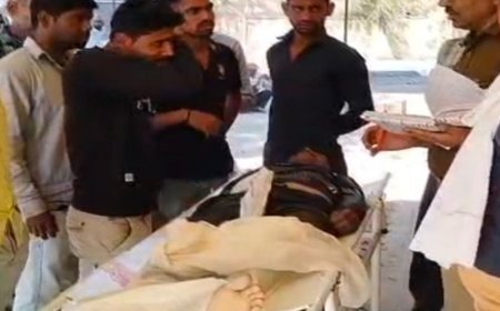 शाहजहांपुर में पिकअप ने ई-रिक्शा को मारी टक्कर:बाप-बेटे की मौत, होली की खरीदारी करने जा रहे थे मार्केट