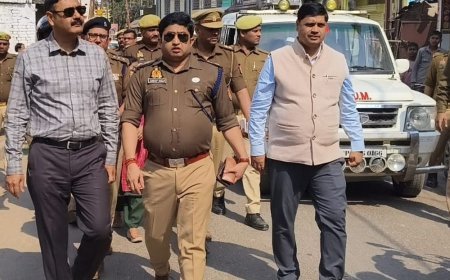 डीएम-एसपी ने मेंहदावल में होली सुरक्षा का लिया जायजा:एसपी ने कहा- नई परंपरा न शुरू हो, हर छोटी घटना पर तुरंत कार्रवाई करें