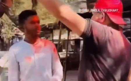 सादाबाद में मुस्लिम युवकों को रंग लगाकर धार्मिक नारा लगवाया:VIDEO को सोशल मीडिया पर पोस्ट किया, सीओ बोले- जांच करेंगे