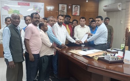 दशकों से बसे महतोष दुकानदारों के हटाये जाने के दर्द को समझते हुऐ विधायक शिव अरोरा ने जिला अधिकारी से की मुलाक़ात*