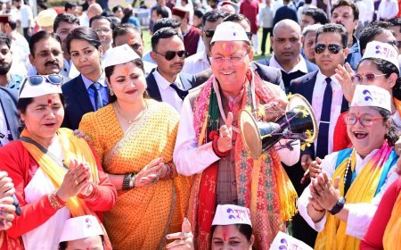 सीएम धामी के 'द्वार' पर फाग के रंग*