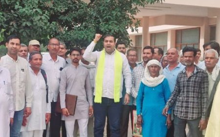 महेंद्रगढ़ में एचटी लाइन प्रभावित किसानों का प्रदर्शन:डीसी बोले- दो-तीन दिन में कमेटी का गठन होगा; मांगें न मानने पर रोष