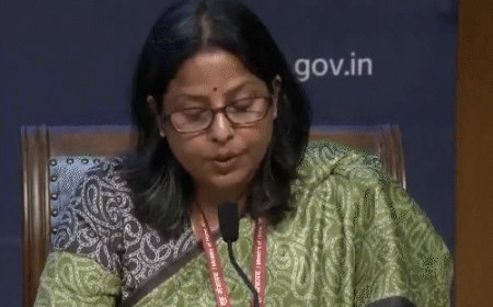 सरकार ने माना- घबराहट की वजह से सिलेंडर बुकिंग बढ़ी:रोज 50 लाख सिलेंडर डिलीवर हो रहे; 1 लाख पेट्रोल पंप पर तेल की कमी नहीं