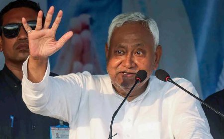 नीतीश कुमार की नई सधी हुई बिहारी चाल के सियासी निहितार्थ