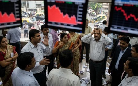 Stock Market Crash | SIP Continue or Stop | पोर्टफोलियो लाल निशान में? जानें क्यों घबराहट में SIP रोकना हो सकती है आपकी सबसे बड़ी भूल!