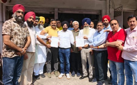 गरीब रथ एक्सप्रेस को बंद करने पर जताया रोष,पुनः संचालन की मांग को लेकर व्यापार मंडल ने सौंपा ज्ञापन*