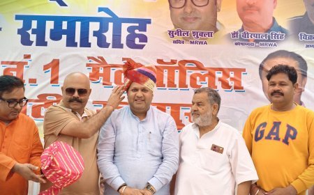 मेट्रोपोलिस सिटी के भव्य द्वार और बूम बैरियरों का महापौर ने किया उद्घाटन - महापौर को लड्डुओं से तोलकर किया गया सम्मानित