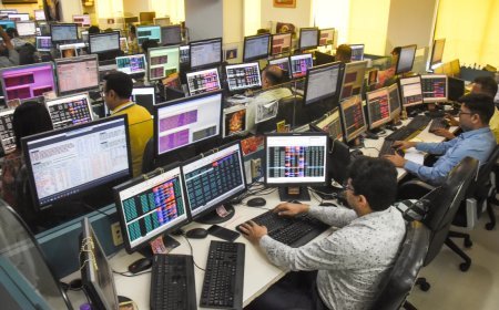 Stock Market Crash | सेंसेक्स 1700 अंक टूटा, निवेशकों के अरबों रुपये स्वाहा! आज शेयर बाज़ार क्यों गिरा?