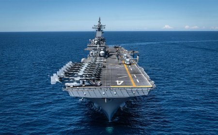 इधर से USS Boxer Warship की एंट्री, उधर से Arabian Sea में UK ने उतारी परमाणु पनडुब्बी, घिर गया Iran