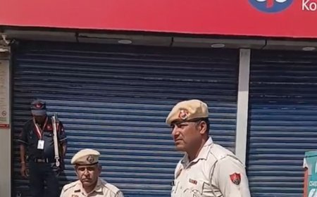 फरीदाबाद में कोटक और AU बैंक शाखाएं बंद:160 करोड़ के गबन मामले में कार्रवाई, जांच में सहयोग नहीं करने पर एक्शन, पुलिस तैनात