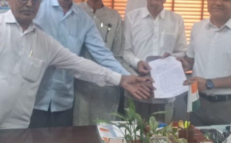 पलवल में किसानों ने डीसी को दिया मांग पत्र:मेरी फसल मेरा ब्यौरा पोर्टल खोलने की मांग, फसल नुकसान का मुआवजा देने की अपील