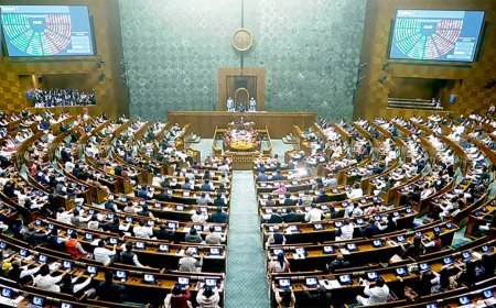 संवैधानिक संस्थाओं पर उठते सवालों से कमजोर होता लोकतंत्र