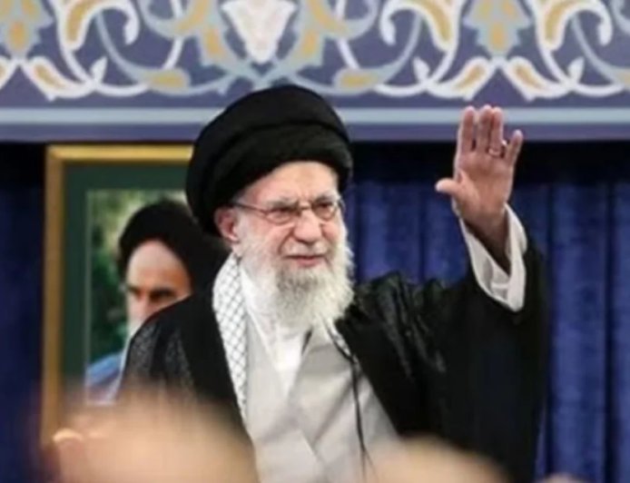 Ayatollah Khamenei की मौत के बाद दुनिया में क्या बदलेगा? मध्य पूर्व से वैश्विक राजनीति तक बड़े संकेत