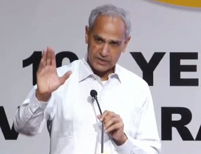 हरीश मीणा बोले-आज शिवचरण माथुर सरपंच भी नहीं बन पाते:MLA-MP बनते ही खड़ी हो जाती हैं कोठियां, पायलट ने कहा- अधिकारियों के घर भी कम नहीं