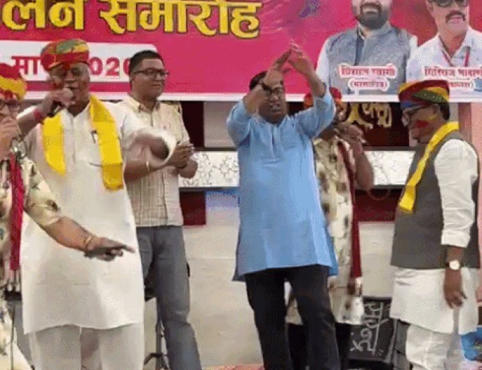 होली की मस्ती में भाजपा के दो विधायक:बीकानेर में पत्रकारों के कार्यक्रम में जेठानन्द ने फाग गाया, विश्वनाथ ने ठुमके लगाए