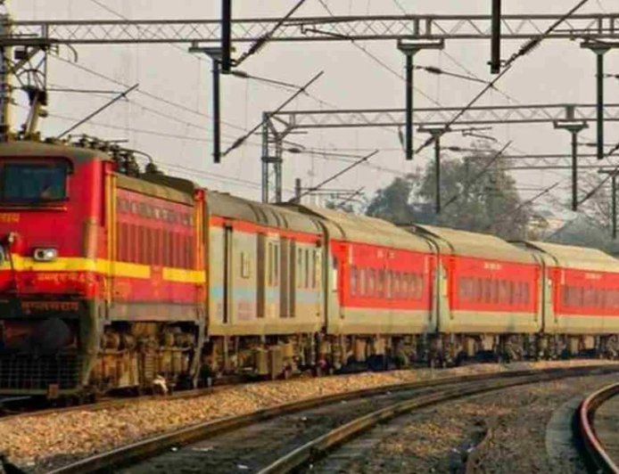 होली पर घर जाने वालों को राहत: सूरत-उधना से यूपी-बिहार के लिए 6 से ज्यादा स्पेशल ट्रेनें, कड़ी सुरक्षा व्यवस्था