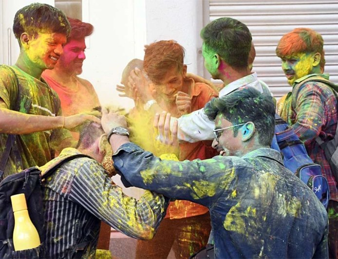 रंगोत्सव होली के सियासी और सांस्कृतिक मायने