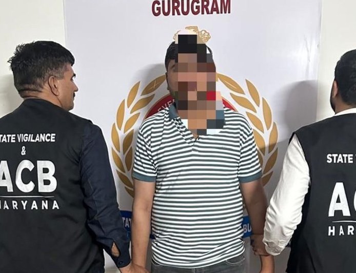 गुरुग्राम नगर निगम का हेल्पर रिश्वत लेता गिरफ्तार:निर्माण कार्य नहीं रुकवाने के बदले मांगे ₹50 हजार, ₹40 हजार में हुआ सौदा