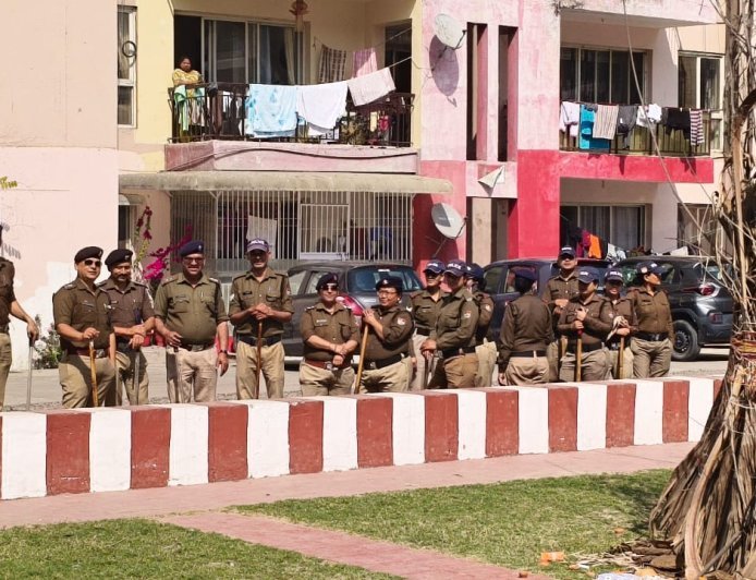 एसएसपी ऊधम सिंह नगर अजय गणपति के निर्देशन में होली पर्व ???? को लेकर पुलिस का फ्लैग मार्च*