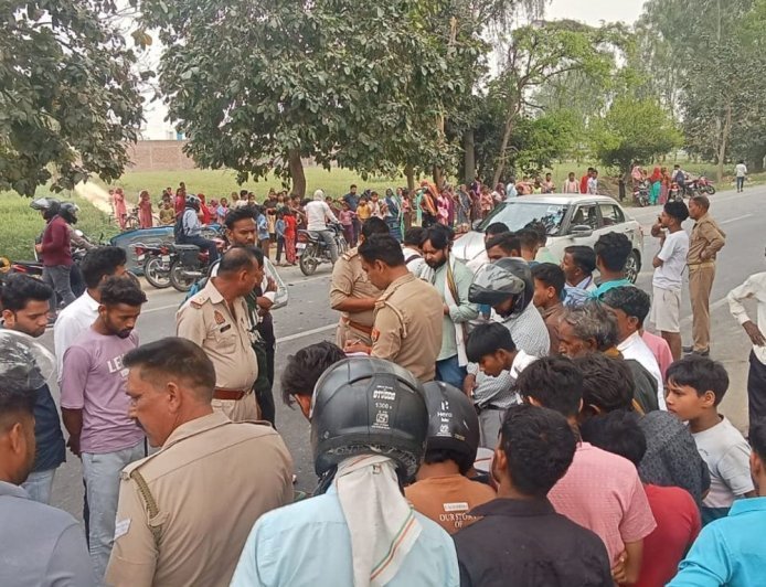 संभल में कार ने ई-रिक्शा को मारी टक्कर:ड्राइवर की मौत, यात्री घायल; मुरादाबाद के बिलारी से लौटते समय हुआ हादसा