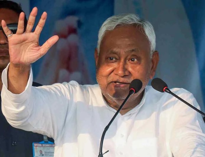 नीतीश कुमार की नई सधी हुई बिहारी चाल के सियासी निहितार्थ